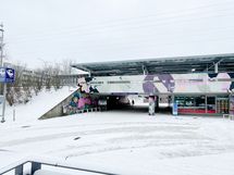 samoin kuin juna-asemalle.