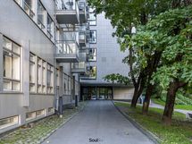 Sisäänkäynti Helsinginkadun puolelta