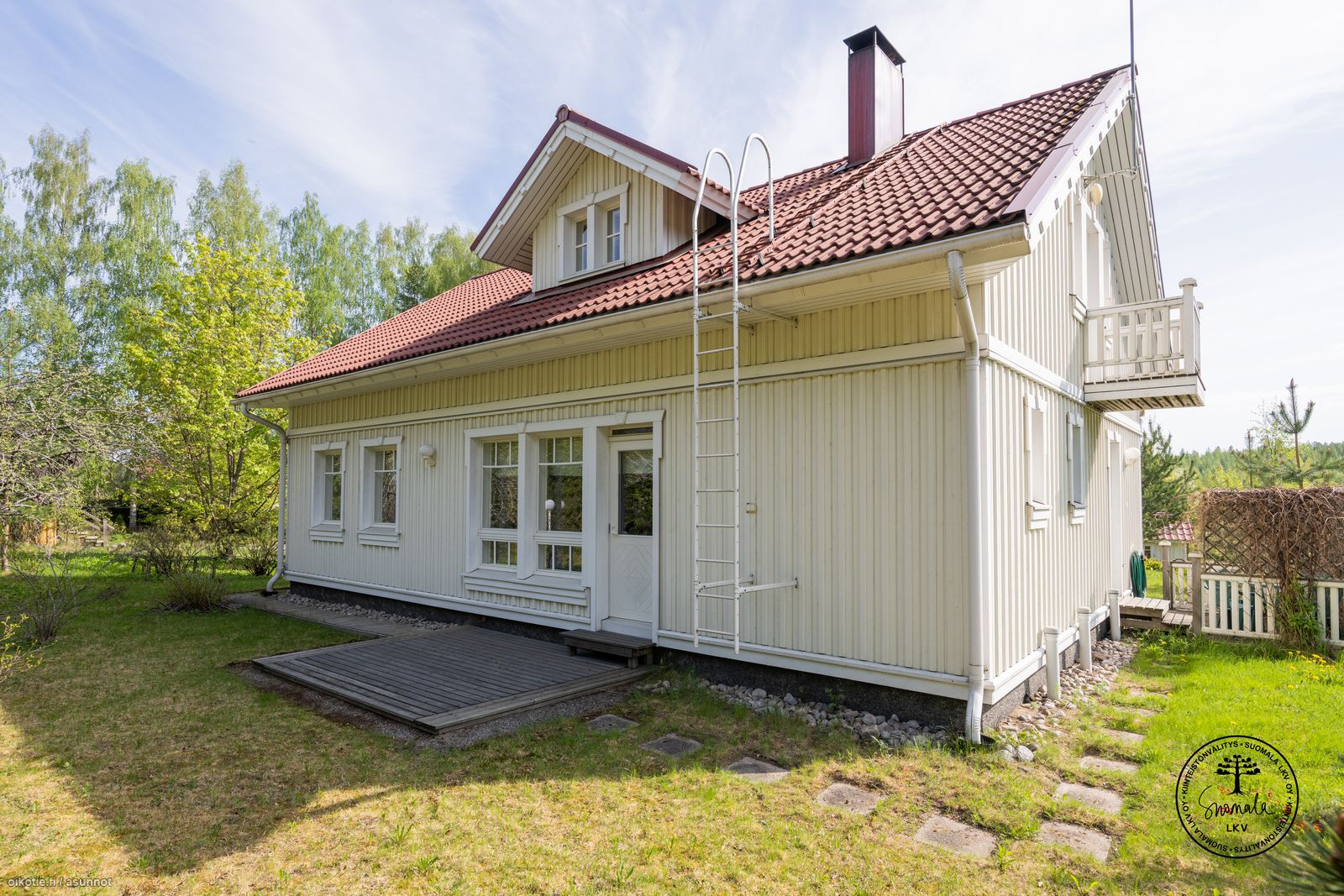 152 m² Välikuja 6, 41310 Laukaa 3h+k+rt+2vh+khh+kh+s+2xwc+aula+var+p+at –  Oikotie 17296330 – SKVL