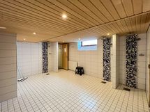 Taloyhtiössä on todella tasokkaat saunatilat.