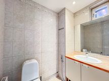 Alakerran wc.