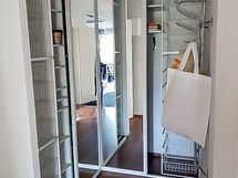 Sisääntulon vaatehuone syvennys