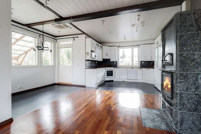 Omakotitalo, 5h + k + s + khh + 2xkph, wc, varastotilaa + autotalli, 145/163 m², Asola, Vantaa