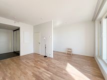 Alkovin leveys on 175cm, joten sinne mahtuu parisänkykin.