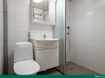 Putkiremontin yhteydessä on myös remontoitu kylpyhuone.