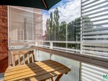 Parveke olohuoneen yhteydessä