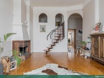 Olohuoneen ikkunoiden suunnalta