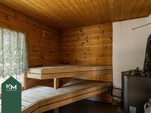 Sauna lämpiää puilla