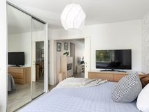 Iso peililiukuovikaapisto