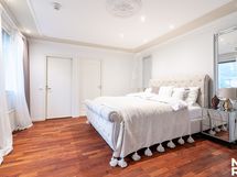 Yläkerran makuuhuone