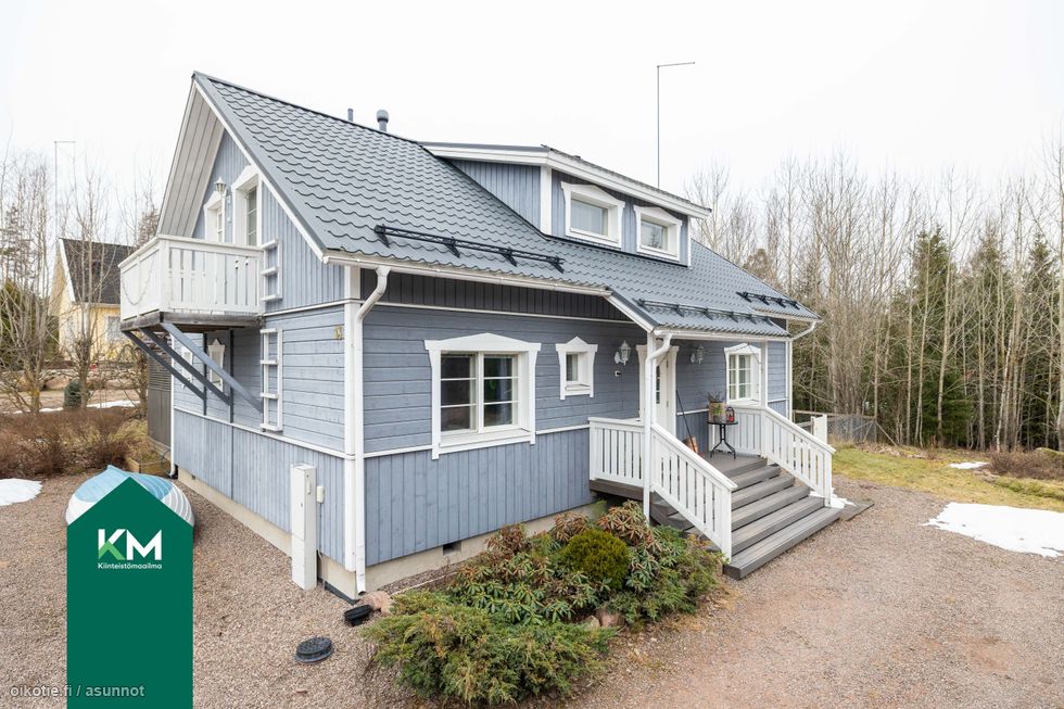 Hiiripöllöntie 13, Siltakylä