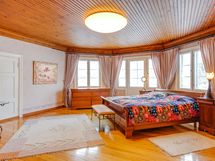 Master Bedroomissa on hienosti tilaa