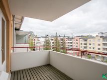 Parvekkeelta katselet