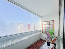 Lasitettu parveke on länteen päin.