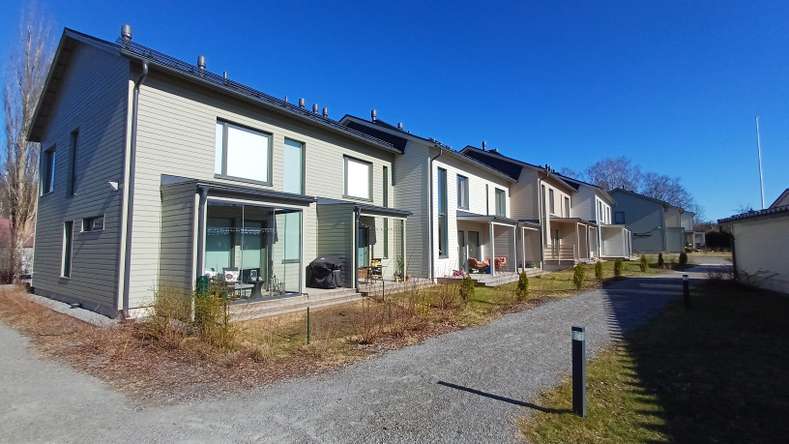 Rivitalo, 4h+k+s+ph+khh+vh+wc+terassi, 98,5 m², Kauriala, Hämeenlinna