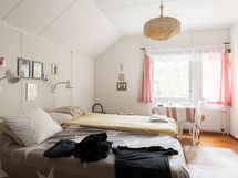 Yläkerran makuuhuone 1