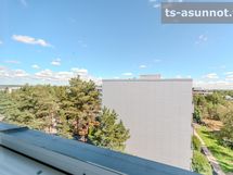 Kesänäkymä keittiön ikkunasta