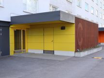 Sisäänkäynti C-rappuun