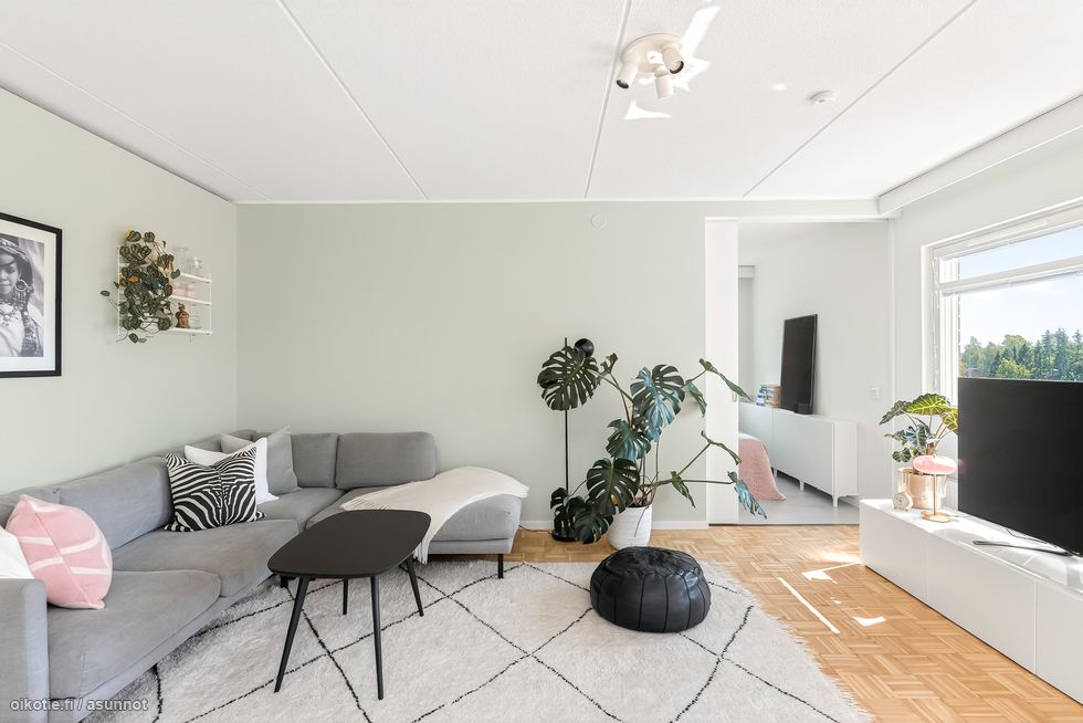 Avara ja valoisa olohuone