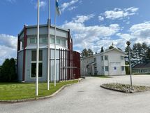 Luontokeskus Petola, taustalla tutkimuskeskus