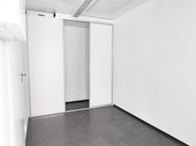 Säilytystiloja WC:n vieressä