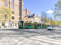 Erinomaiset kulkuyhteydet vieressä.
