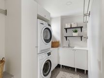 Käytännöllinen kodinhoitotila on saunaosaston yhteydessä