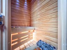 Kokonaisuuden kruunaa oma pieni sauna!