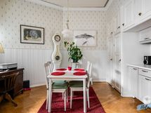 Keittiön ruokailu