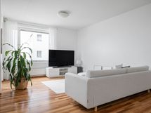 Ison huoneen voi jakaa vaikka lasiseinällä