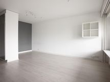 Olohuone keittokomeron suunnalta kuvattuna - Makuualkovi