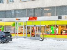 Lähikauppaan kävelet hetkessä. Läheltä löytyy useampikin ruokakauppa.