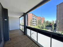 Suuri lasitettu parveke