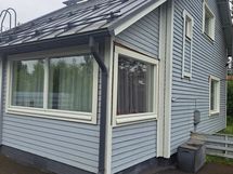 tässä kuvassa uusitut ikkunat