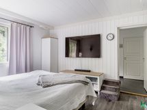 Alakerran makuuhuone