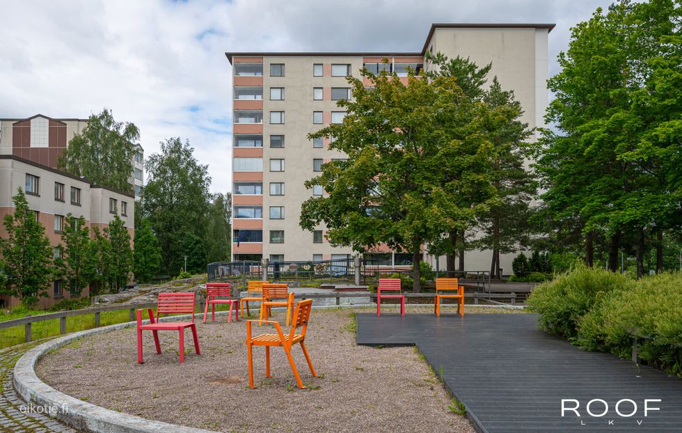Asunto Oy Hiirakkotie 2 on hyvin hoidettu taloyhtiö keskeisellä paikalla Hakunilassa.