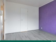 Makuuhuone 1 ja käynti vaatehuoneeseen