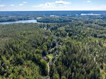 Huhmarjärvi taustalla