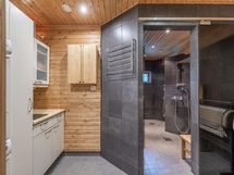 Kylpyhuoneen yhteydessä oleva kodinhoitotila