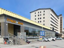 Myös mm. lähimmälle kuntosalille matkaa on n. 1 km.