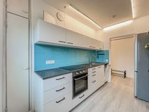 Keittiössä on hyvin säilytystilaa sekä ruokapöydällekin jää tila