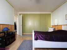 Mh, jossa tilavat vaatekaapistot
