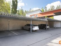 autokatospaikka ostettavissa erilliseen hintaan