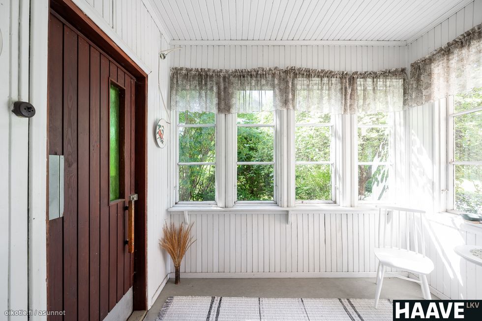 Toisen päädyn kaunis kuisti