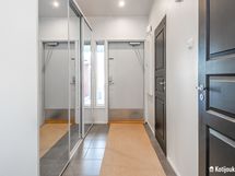 Eteisessä runsaasti säilytystilaa