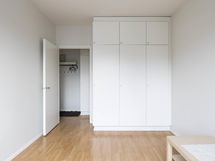 makuuhuoneessa myös kaapistot