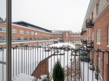 Parvekkeelta näkymät sisäpihalle