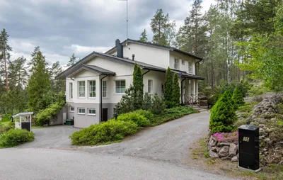 Omakotitalo, 5h, k, ph, s, kph, khh, 2 x wc, takkah, vh, + autotalli, varasto, tekninen tila, 210/273 m², Kalajärvi