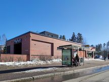 Lähikauppaan on noin 5 minuutin kävelymatka.