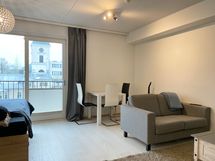 Näkymä eteisen suunnasta olohuoneeseen